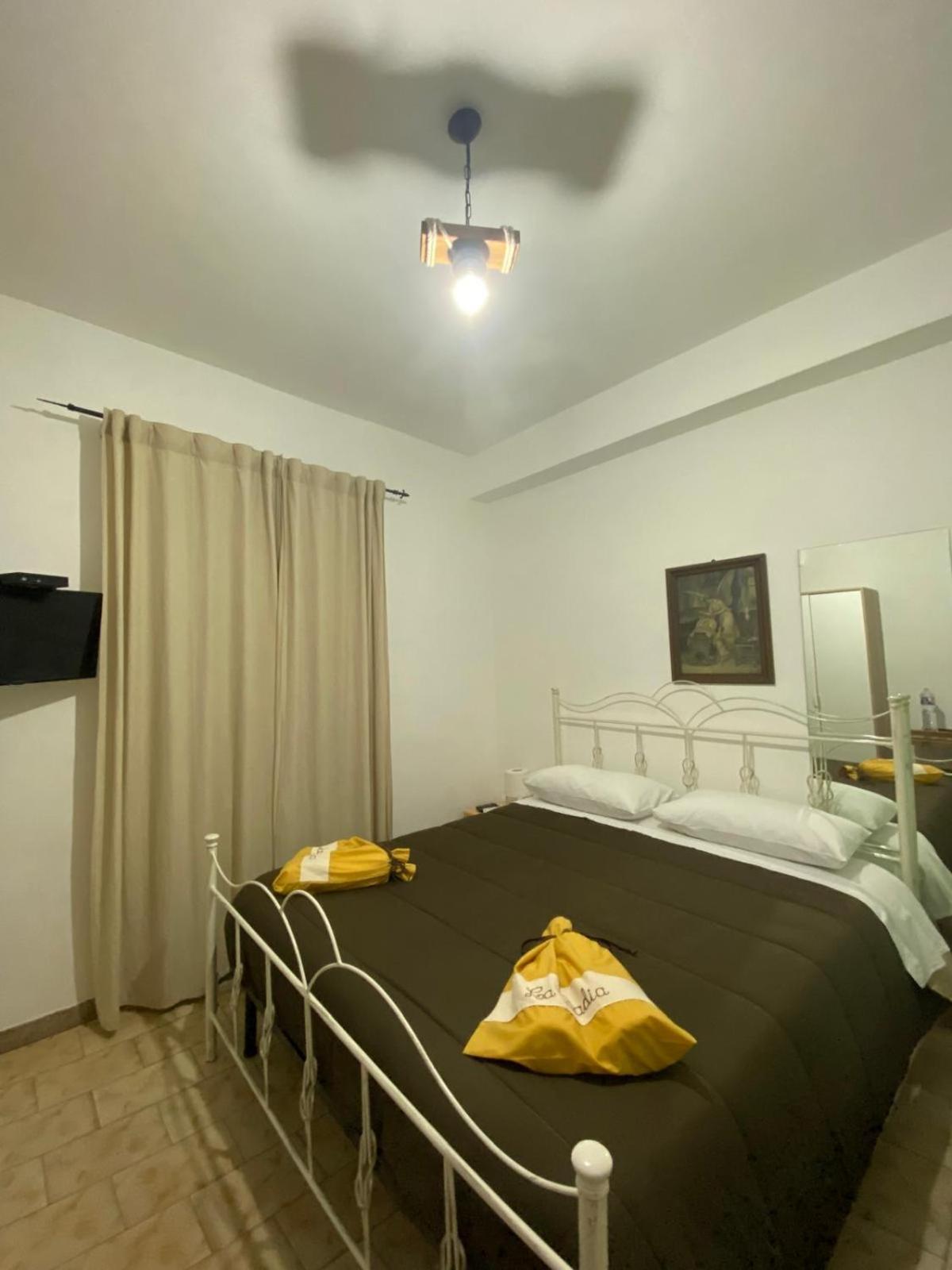 La Badia Hotel Messina Cameră foto